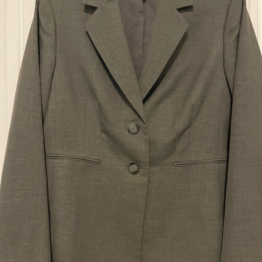 Kasper Women's Gray Pant Suit